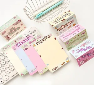 Primer plano de tarjetas decorativas de colores y set de papelería estilo Y2K americano