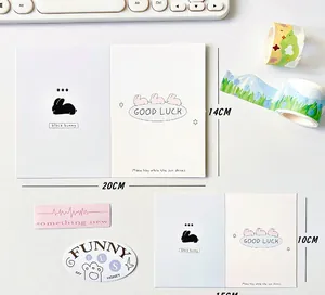 Detalle del set de tarjetas de felicitación de conejo con pegatinas y medidas