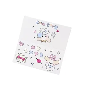 Protector de tarjeta plegable con perrito de dibujos animados y patrones de grafiti