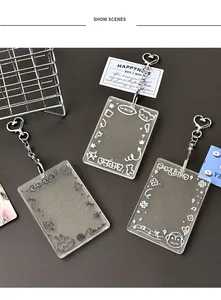 Trois porte-cartes en acrylique pailleté avec clips en métal et dessins de chats