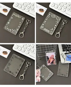 Détails de porte-cartes en acrylique transparent avec graffitis et porte-clés cœur