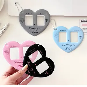 Portafoto doppio a forma di cuore in quattro colori con catenella per fotocard