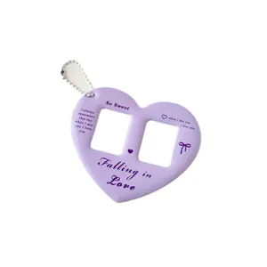 Portafoto a forma di cuore viola chiaro con doppia fessura e catena a sfere bianca