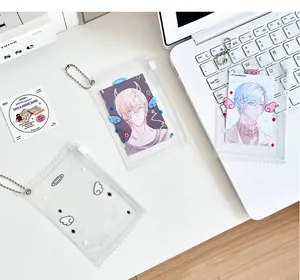 Trois protège-cartes en PVC transparent avec motifs d'ailes d'ange et chaînes en métal