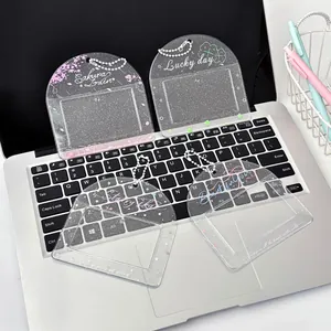 Set di 4 porta carte in PVC glitterato con stampe Sakura trifoglio e catenelle bianche