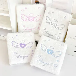 Carpeta A6 de felpa con bordado de corazón de ángel en cuatro colores pastel suaves