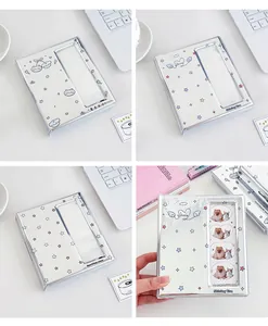 Dettaglio di album fotografici olografici argento con glitter e motivi a gatto