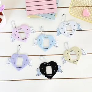 Portacarte colorati a forma di cuore con ali e catenelle a sfere metalliche assortiti