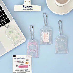 Portacarte in acrilico glitterato con motivi a fiocco e stella per foto K-pop