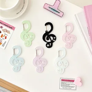Llaveros de acrílico con alas y estrellas de lunares en seis colores pastel con clips
