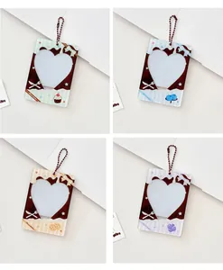 Griglia dettagliata di 4 portacarte in acrilico a forma di cuore in vari colori pastello
