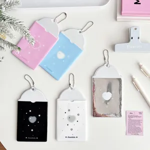 Pastellfarbene PVC-Kartenhüllen-Set mit Herzmustern und Silberketten für 3-Zoll-Fotokarten
