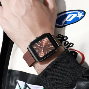 Orologio al quarzo da uomo con cinturino in silicone marrone e quadrante rettangolare