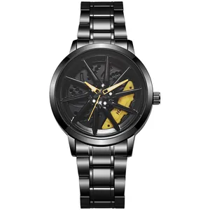 Primer plano de esfera de reloj deportivo negro con pinza de freno amarilla y llanta 3D