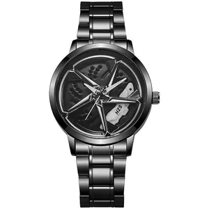 Detail des hohlen Felgendesigns auf einer schwarzen Herrenuhr aus Edelstahl