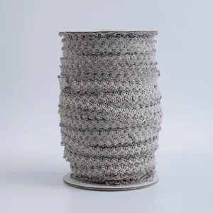 Dettaglio di pizzo elastico grigio da 1,5 cm con motivo a corona per bambole fai-da-te