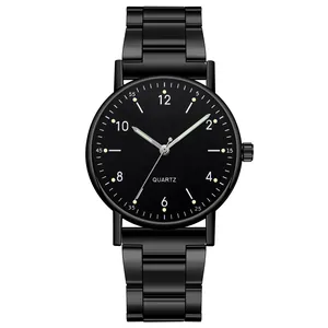 Vista frontal de reloj de cuarzo negro con correa metálica y números blancos