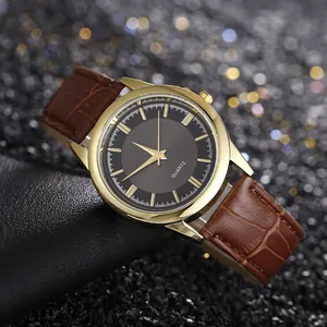 Orologio al quarzo classico da uomo con cassa dorata, quadrante nero e cinturino in pelle