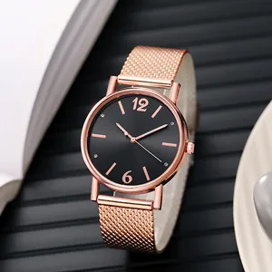 Orologio al quarzo minimalista da donna con cinturino a maglia oro rosa e quadrante nero