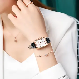 Élégante montre quartz rectangulaire or rose avec bracelet en cuir noir pour femme