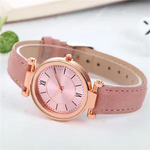 Détail du boîtier en or rose avec cadran rose et index en chiffres romains