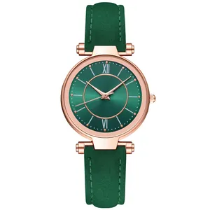 Montre femme avec bracelet en cuir vert, boîtier or rose et cadran à chiffres romains