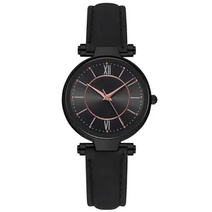 Montre noire minimaliste avec chiffres romains rose doré et bracelet en cuir