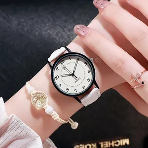 Orologio al quarzo luminoso con cinturino in pelle bianca e bracciale a fiori