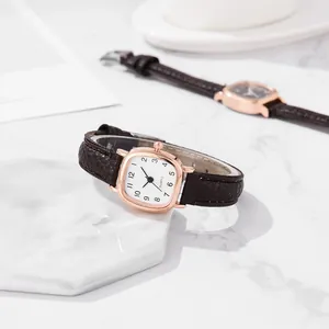 Retro quadratische Quarzuhr mit Roségoldgehäuse und braunem Lederarmband Damen