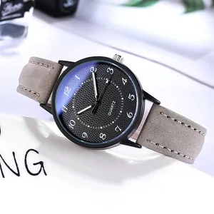 Orologio al quarzo minimalista con quadrante nero testurizzato e cinturino in pelle scamosciata