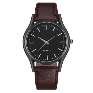 Reloj de cuarzo minimalista con esfera negra y correa de cuero marrón oscuro con costura roja