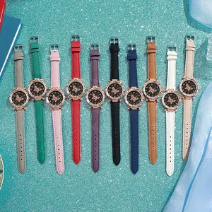 Vista cenital de relojes mariposa coloridos con cajas de oro rosa y detalles de strass