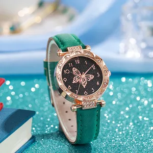 Reloj de mujer en oro rosa con correa de cuero verde oscuro y esfera de mariposa