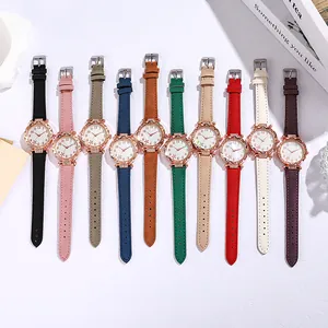Detalle de diez relojes de cuarzo coloridos con esferas florales y biseles de oro rosa