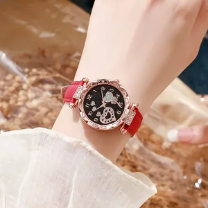 Elegante Roségold-Quarzuhr mit Sternenhimmel-Zifferblatt und rotem Lederarmband am Handgelenk