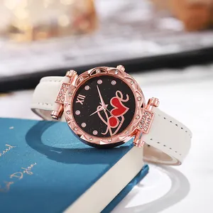 Montre élégante en or rose avec strass, cadran ciel étoilé et bracelet en cuir blanc