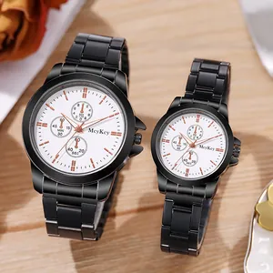 Détails des montres de couple avec bracelet en métal noir et cadran blanc et or rose