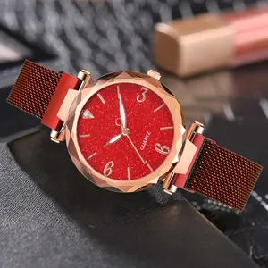 Orologio al quarzo cielo stellato da donna con quadrante rosso glitter e cinturino magnetico