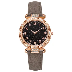 Elegante orologio oro rosa con quadrante cielo stellato nero e cinturino grigio