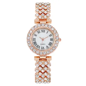 Elegante orologio al quarzo da donna in oro rosa con pavé di cristalli e numeri romani