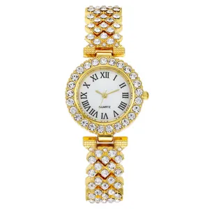 Orologio elegante in oro da donna con strass brillanti e quadrante con numeri romani