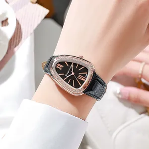 Montre femme or rose en forme de serpent avec lunette strass et bracelet en cuir noir