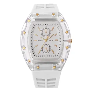 Transparant tonneau herenhorloge met witte band en gouden ster-details op de kast