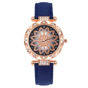 Dettaglio macro del quadrante floreale con diamanti e cassa oro rosa dell'orologio