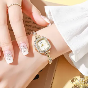 Montre à quartz dorée carrée pour femme avec strass brillants et bracelet raffiné de luxe