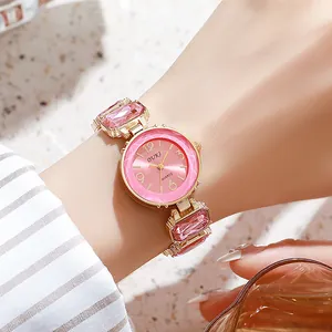 Montre à quartz dorée avec cadran rose et bracelet de pierres pour femmes