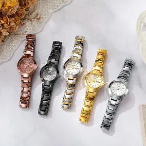 Colección de relojes de cuarzo con fecha e índices de diamantes en fondo de mármol