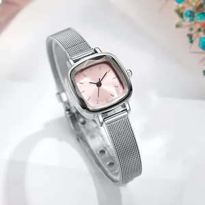 Montre à Quartz de Mode pour Femme Boîtier Carré Minimaliste Bracelet en Maille Milanaise Montre Analogique Décontractée Élégante