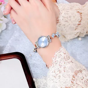 Elegante orologio quarzo donna con quadrante blu e bracciale perle su pizzo raffinato