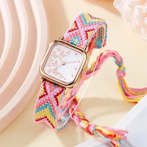 Montre à Quartz Bohême pour Femme Avec Boîtier Carré en Alliage Bracelet Tissé Coloré Gland Cadran Papillon Montre de Style Forêt